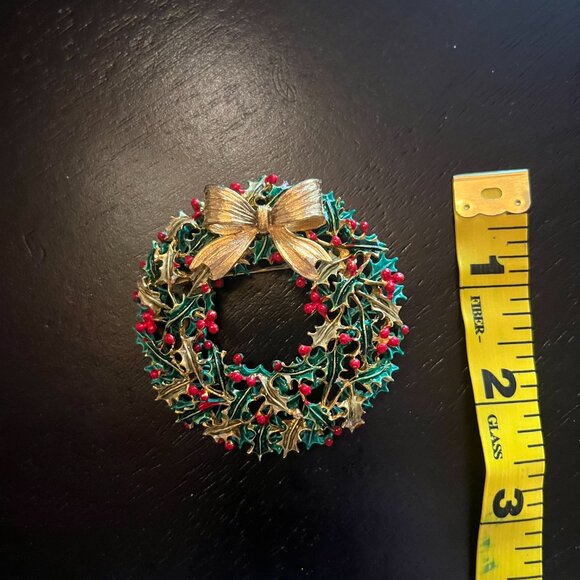 Vintage Weiss Christmas Wreath Brooch green and Red Enamel Gold Bow - Picture 4 of 5